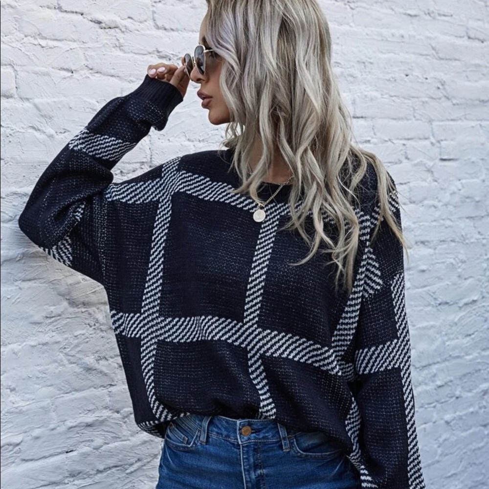 B/W PLAID DROP SHOULDER OVERSIZED SWEATER - Picture 3 of 9